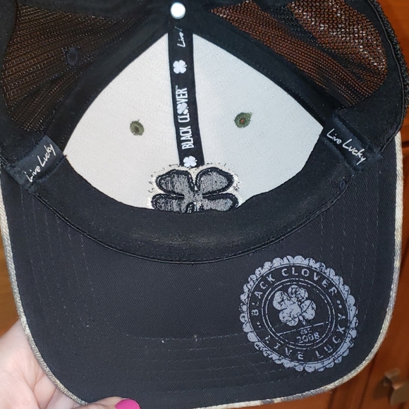 New Black Clover S/M Camouflage Mesh Back Hat - Picture 5 of 5